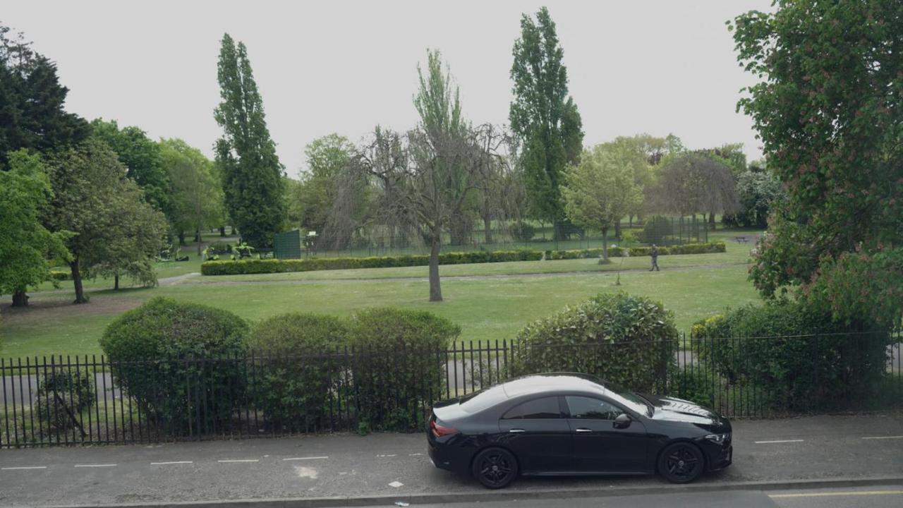 Вилла Jewel Of Barking London Экстерьер фото
